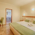 Ljuljak Ξενοδοχείο 3*