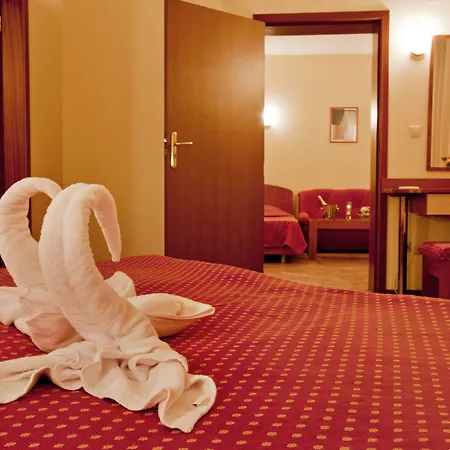 Ljuljak 3* غولدن ساندز