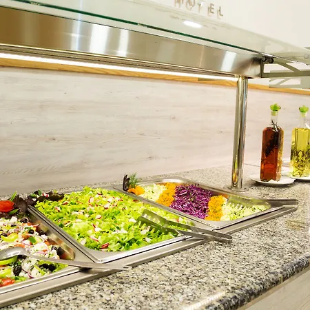 Ljuljak 3* غولدن ساندز