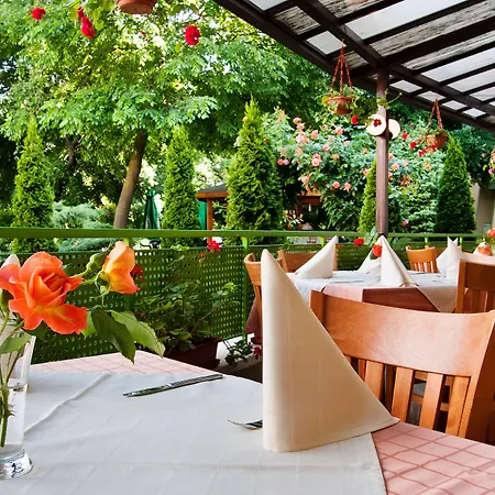 Ljuljak فندق غولدن ساندز