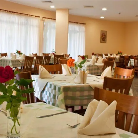 Ljuljak غولدن ساندز