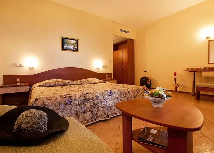 Ljuljak غولدن ساندز